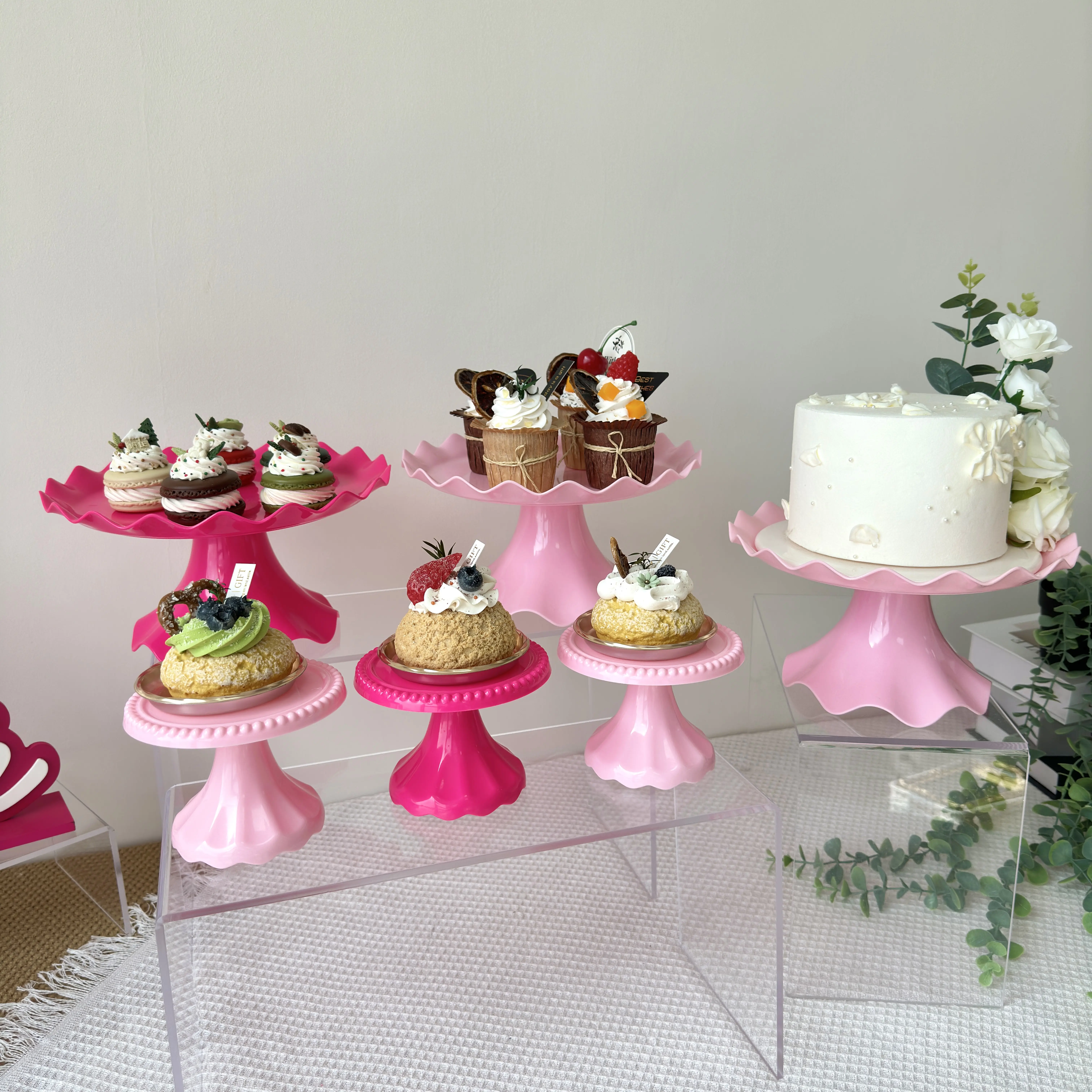 6-Piece Plastic Mini Cupcake Stand Set, Decorative Cupcake Holder Pedestals with Decor for Party Events, Wedding-Ready Dessert Touch (6 Units for Home & Festive Cake Decoration Supplies)