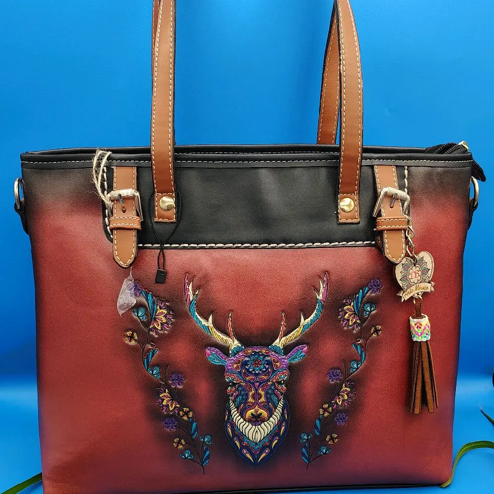 bolsa de piel  con arte de México