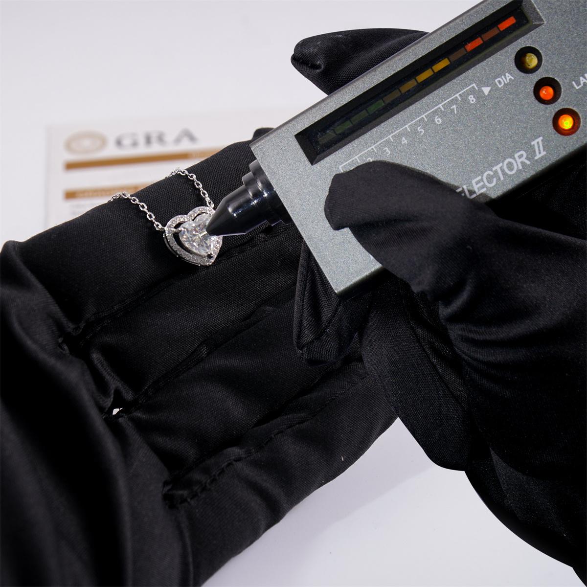 Moissanite 1-2ct Halo Heart Pendant Necklace Sparkling White Heart Pendant Copper Necklace Jewelry for Wedding Engagement Anniversary Romantic Elegant Gift Daily Wear