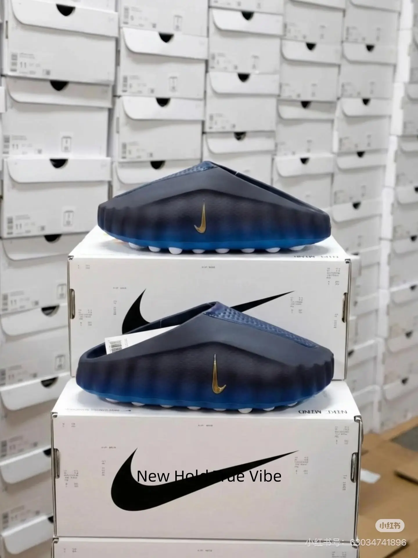 Black & royal blue gradient trendy recovery foam slides, full vent quick-dry construction, textured anti-slip white outsole, this fade color pair is a hot summer street & beach wardrobe essential