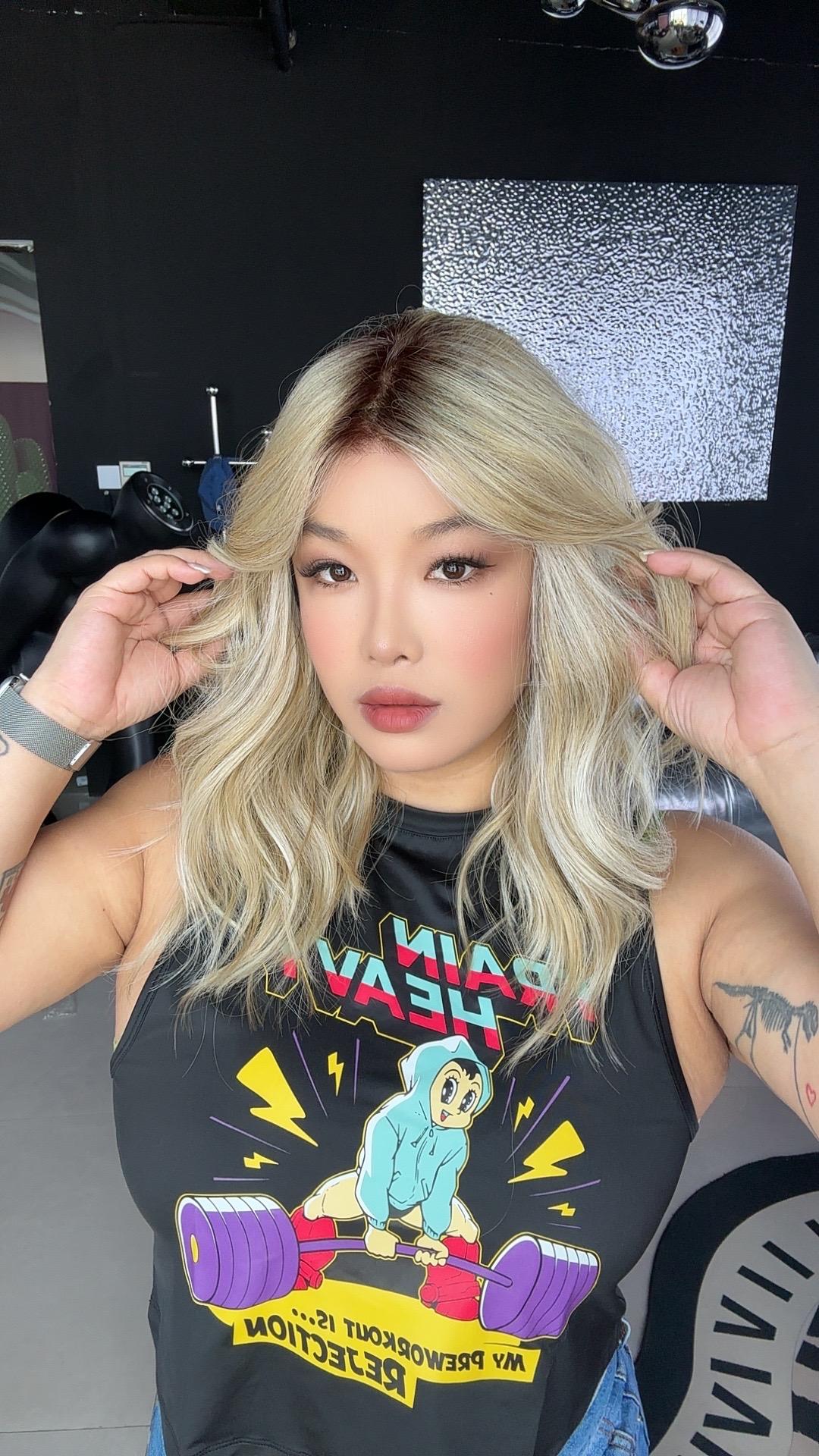 JBEXTENSION TERESA MONO 16INCH  Monofilament Handmade Wig 6X5 Full Monofilament Hand Tied Top Wig 16 Inches Mix Blonde Curly Mono Lace Wig With Anti-slip Silicone Strips Glueless Wig TERESA MONO - 16Inch【BENDY EAR TABS】