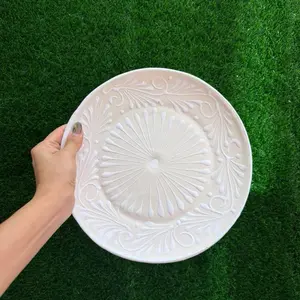 Round Plate Relieve color Blanco Arena 10In (Sets).