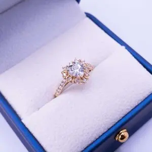 Anillo de Corazon con Zirconia sz 6.5 14k