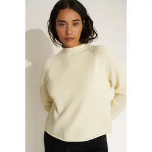 The Mock Neck - Creme