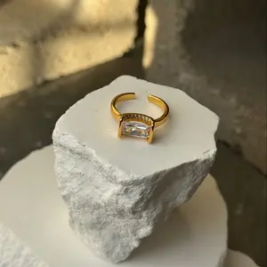 Moonlit Kiss 18k Ring Adjustable Up To Size 10