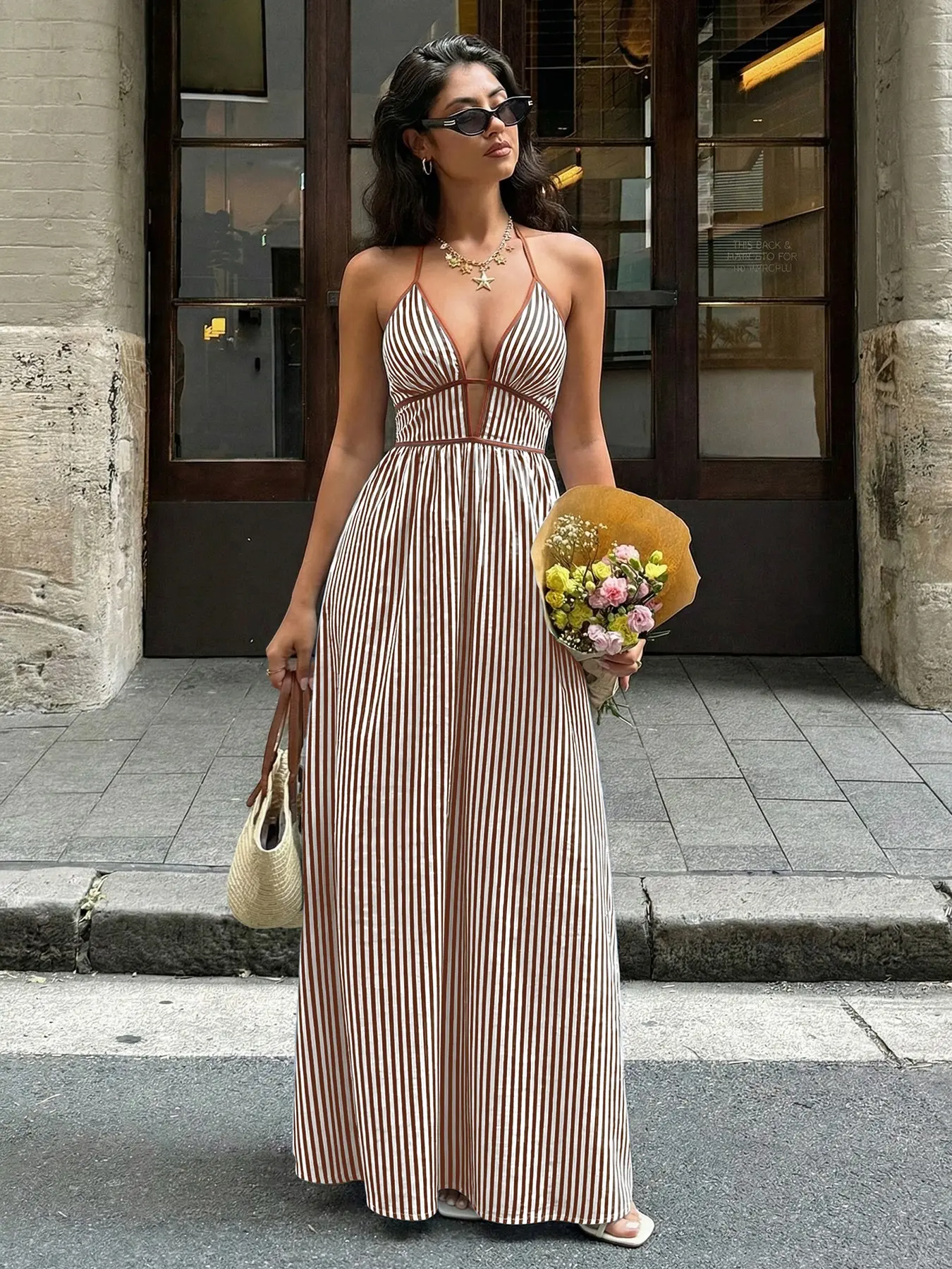 Deep V-Neck Striped Backless Sleeveless Halter Statement Dress, Elegant Evening Party Gown, Formal Wear for Special Occasions, Elegant Formal Style, Evening Party Dresses