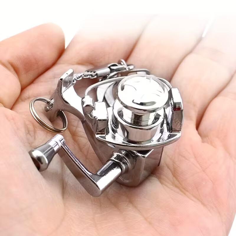 Metal Fishing Reel Keychain Mini Decorative Pendant with Movable Key for Fishermen's Accessories Gold & Silver Options