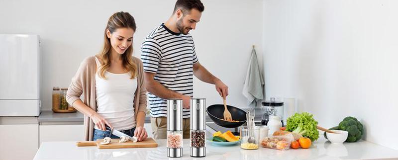 Rechargeable salt and pepper grinder, electric salt and pepper grinder with base, large capacity, self-adjusting pepper grinder with LED light, adjustable coarseness, suitable for kitchen use. Utensils Seasoning Set,Christmas Gift