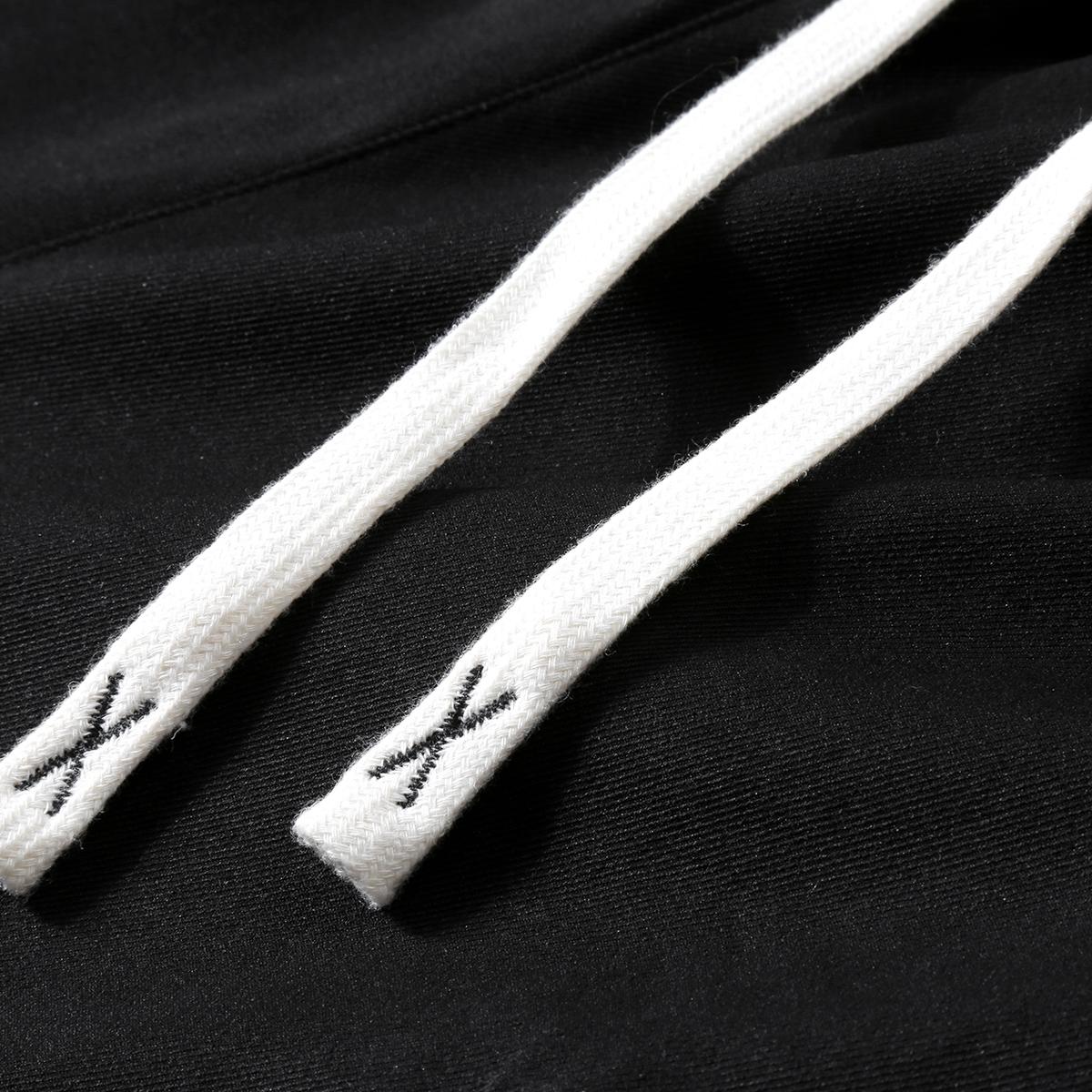 Men’s Colorblock Cargo Shorts – Casual cargo style featuring a drawstring waistband, large pockets, and letter patches; solid color regular fit, suitable for everyday wear and outdoor activities