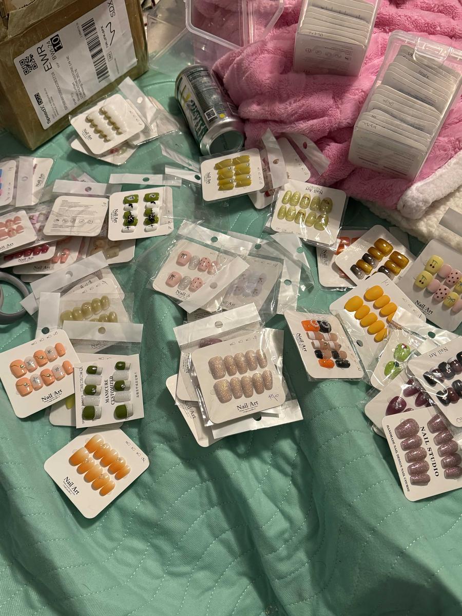 Item: L(short/medium), $63.99 32bags, host:Regina