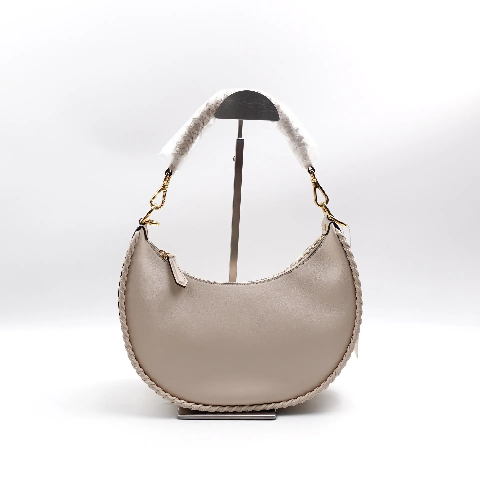 Pre-owned FENDI Calfskin Shoulder Bags Fendigraphy Beige Shoulder Bag T10361902