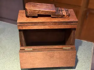 Shoe shine box