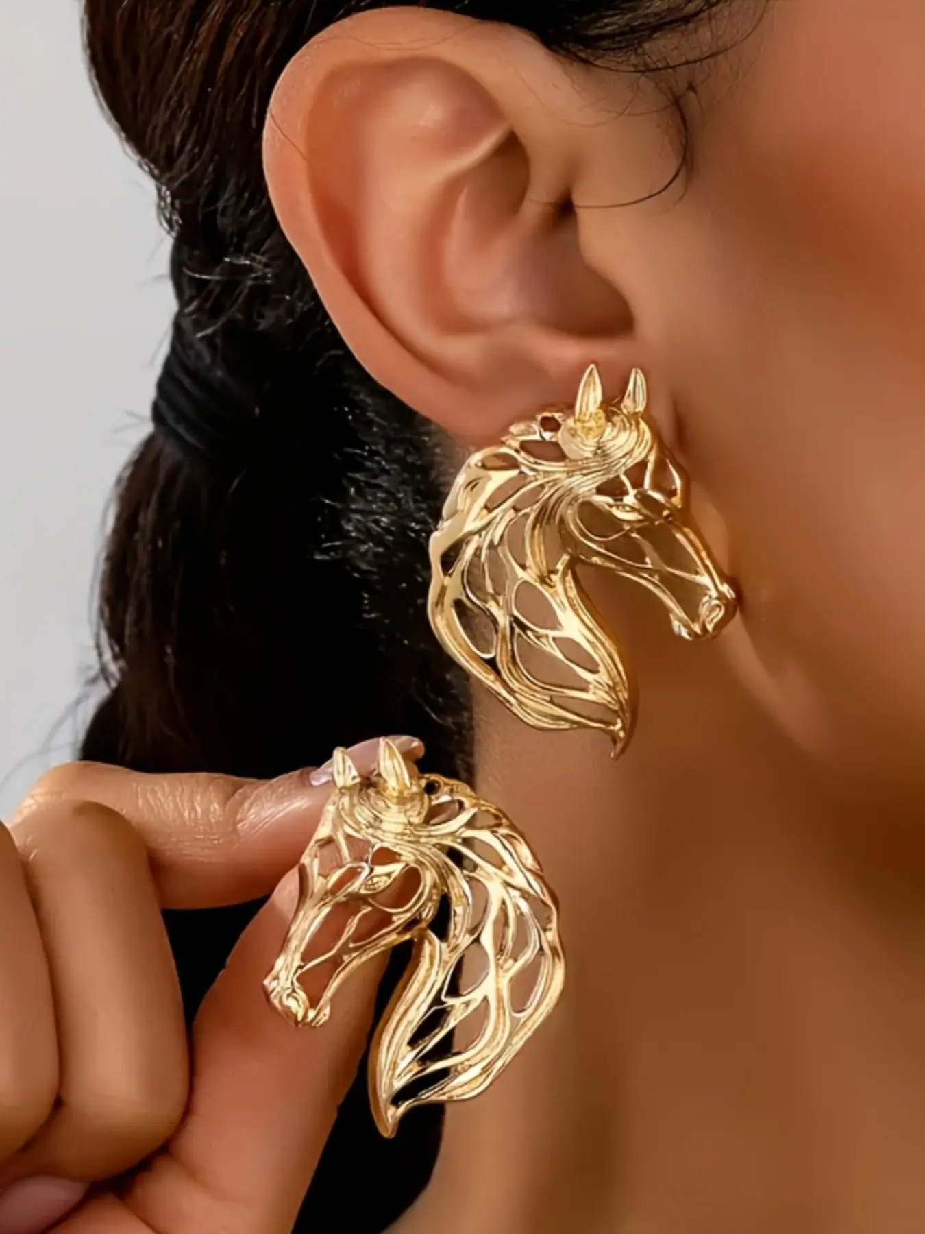 Fashionable Small Creative Hollow Out Horse Head Earrings for Women, Daily Wear, Party, Gift, Vacation, Stylish Ear Studs