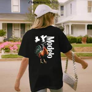 Modelo Rooster T-Shirt - Bold Rooster Graphic With Dynamic Fighting Cocks , Perfect For Beer Lovers And Fiesta Enthusiasts, Retro Gangster Mexican Streetwear, Spanish Quote Shirt, Full Color Casual Streetwear for Men & Women