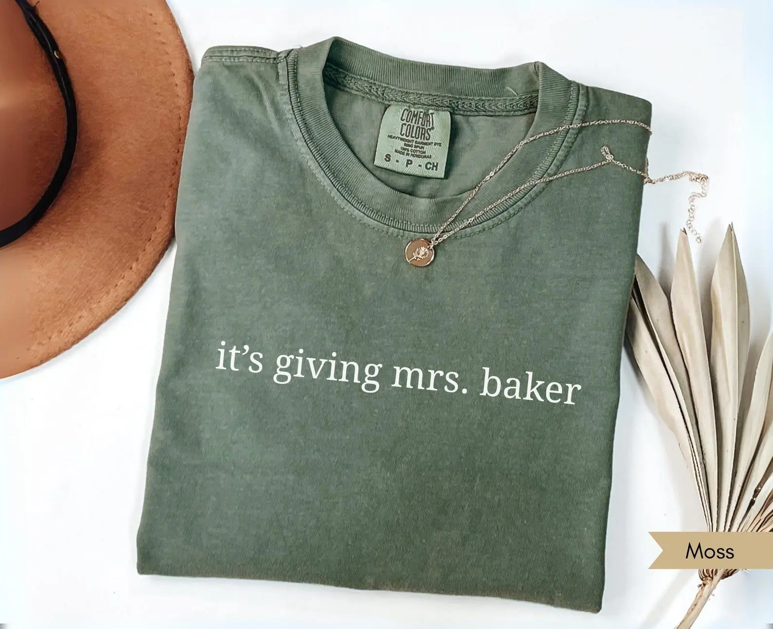 Personalized Future Mrs Shirt For Bride To Be, It’s Giving Mrs T-Shirt Comfort Colors®, Custom Engagement Gift For Her, Bachelorette Top