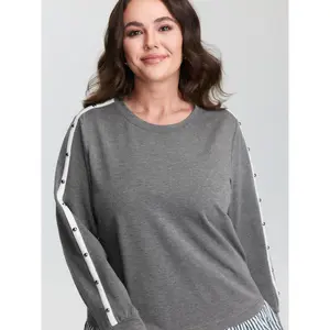 【 Comfy Chic】Bloomchic Supersoft Rivets Layered Color Contrast Sweatshirt