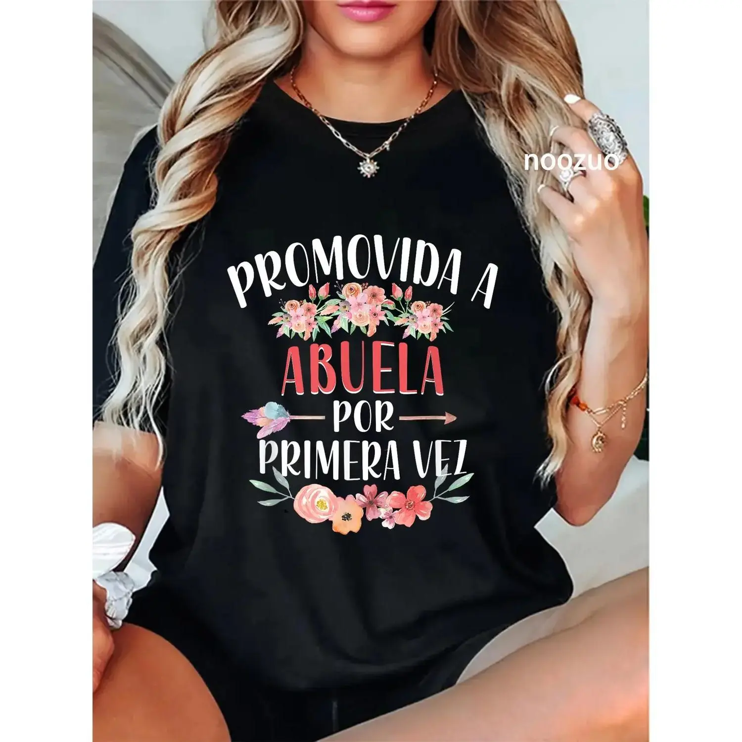 Women's Casual 100% Cotton Round Neck T-Shirt, Unisex First Time Grandmother Floral Top with "Abuela Por Primera Vez" Spanish Graphic