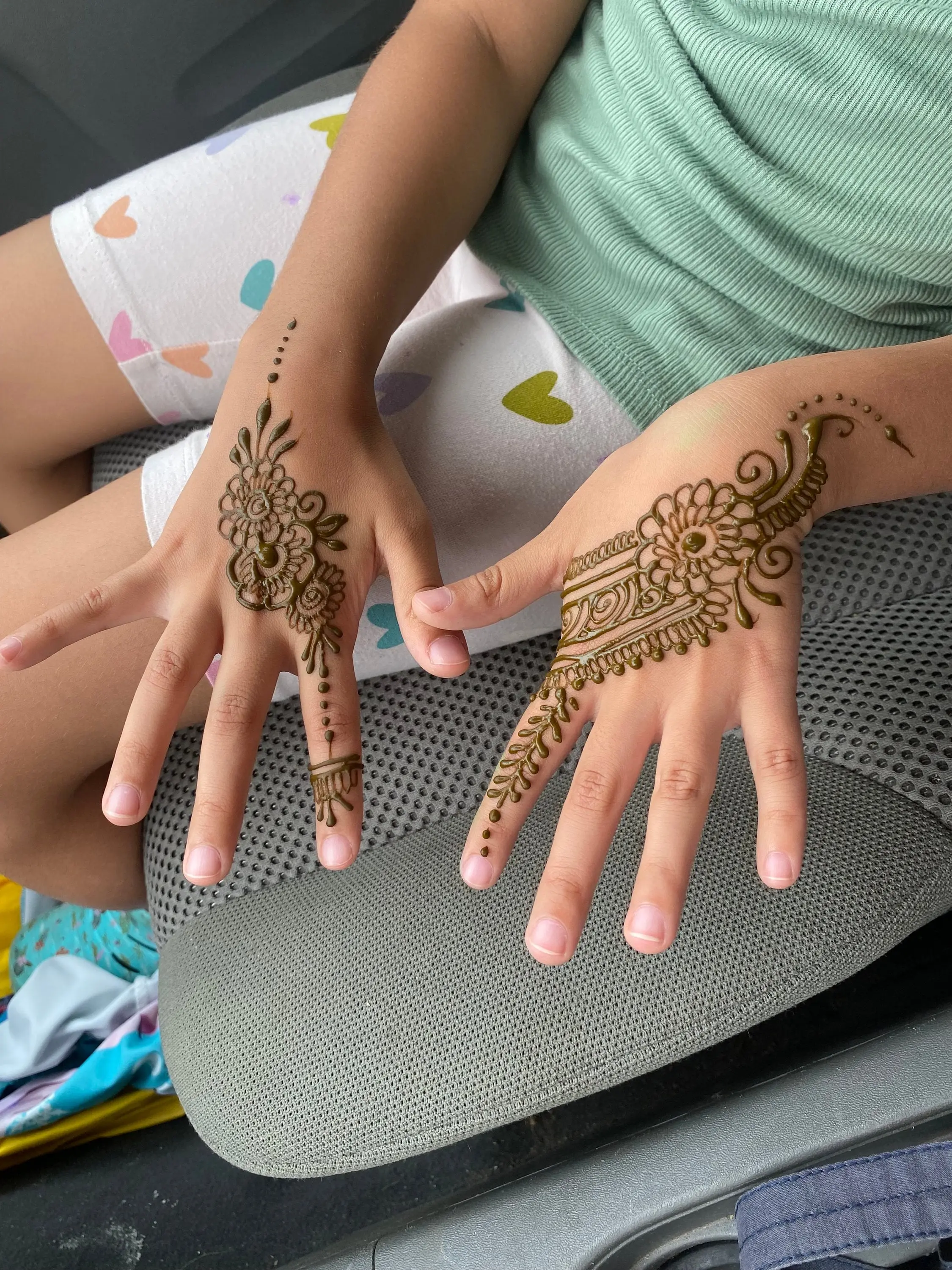 Natural Henna Kit - 100g Henna Powder, 6ml Oil, Applicator, Easy Mixing Tools, Great Value with Tools Included, Vibrant DIY Body Art, Religious Home Decor Supplies