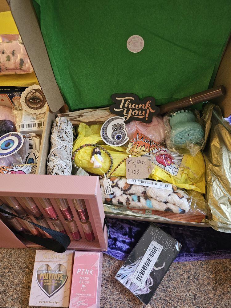 Aura Box All-in-one Set .MYSTERY BOX-crystals, candles,  cards, sage, palosanto, incense,  pink puff, head band Auspicious Auspicious Auspicious Birthday. gift box