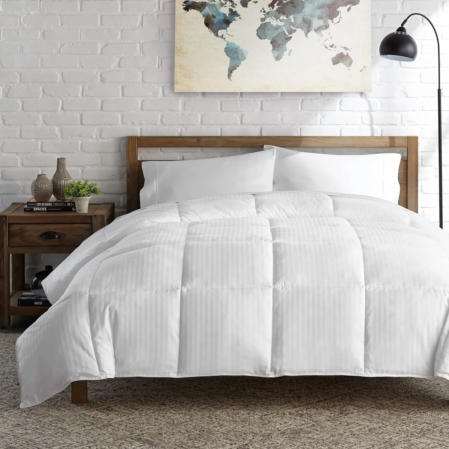 King Size Duvet Insert, Lightweight Cooling Comforter, Down Alternative Quilted Blanket with 8 Corner Tabs, Ultra Soft Summer Comforter, Striped, White, 104x90Inches
