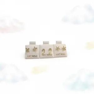 Aretes pequeños en Oro 10K con cierre de rosca