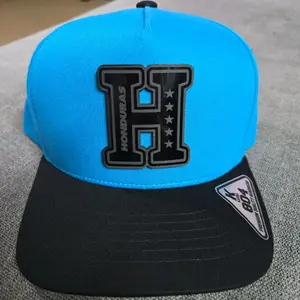 Gorra Honduras  color azul  visera obscura  marca kamel ajustable  de algodon