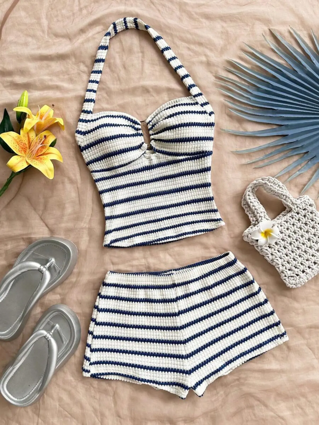 Women's Striped Backless Halter Top and Shorts Set, Casual Two-Piece Matching Set for Parties, Holidays and Beach, Fashionable Summer Wear Clothes
