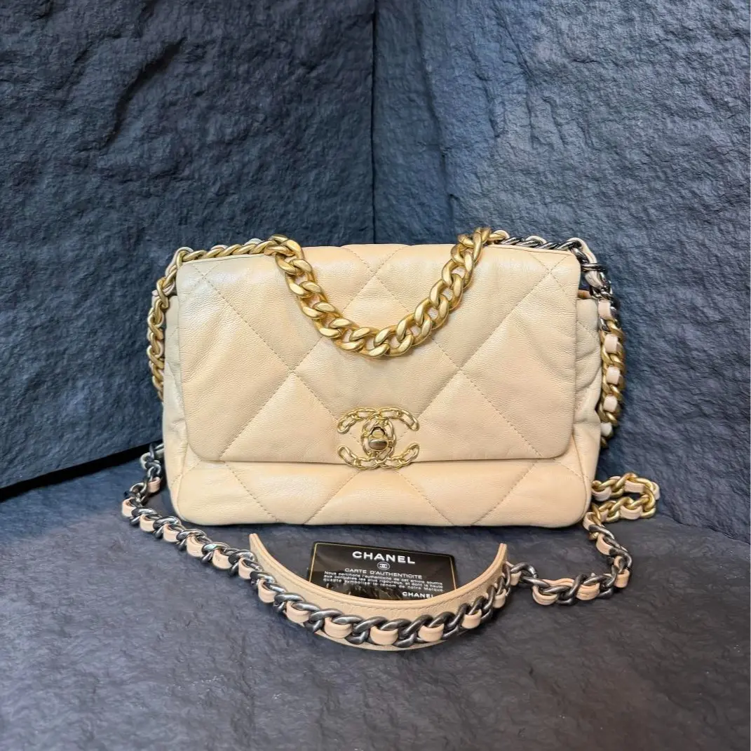 Pre-owned CHANEL Cowhide Shoulder Bags 19 Small Beige Lambskin Quilted Crossbody Bag with Gold Tone Studs