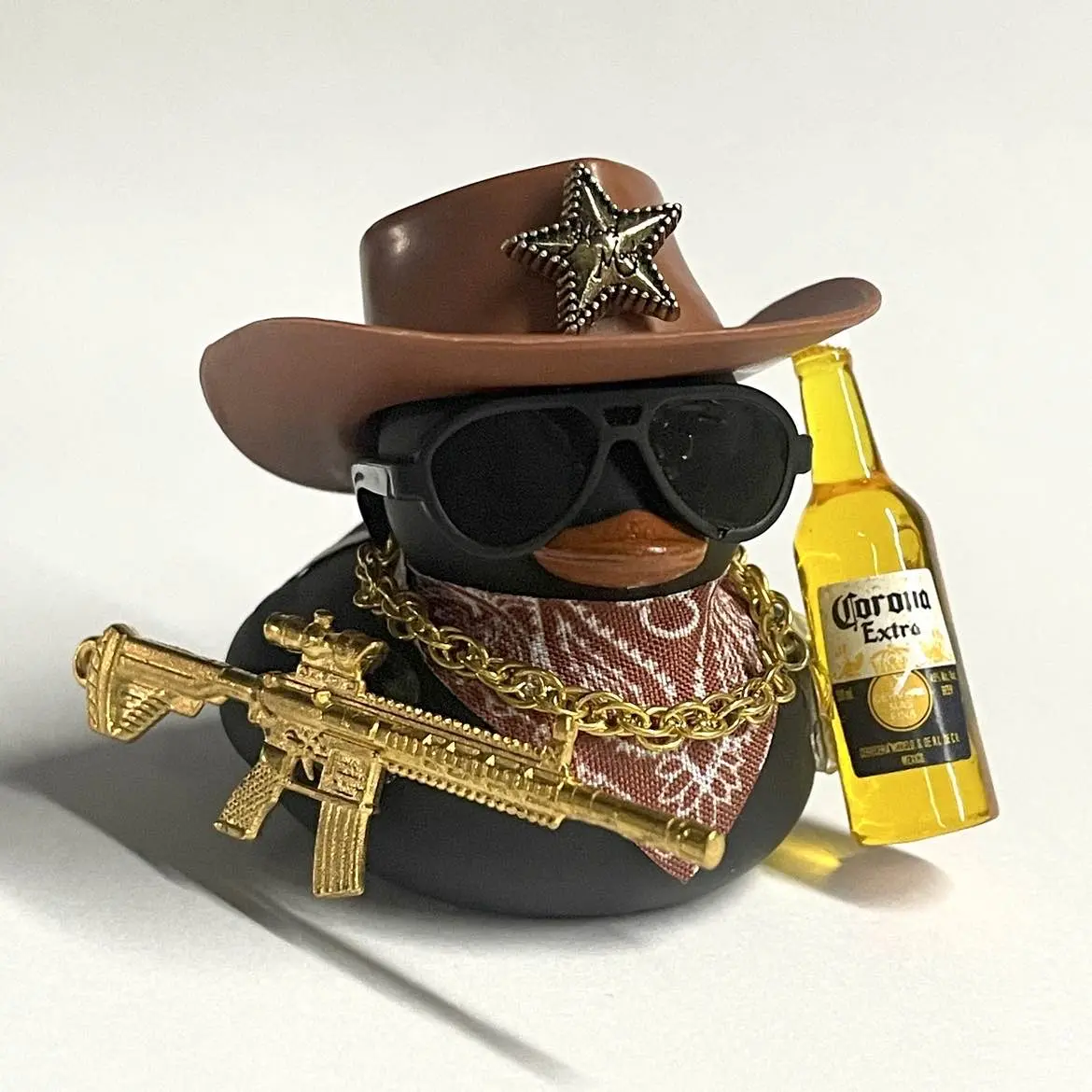 Playful Cowboy Duck Car Rubber Duck - Car Interior Ornaments, Easy-to-Use Automotive Dashboard Accessory, Versatile Decor with Cowboy Hat, Sunglasses, Chain, Enhances Look, Adds Personality