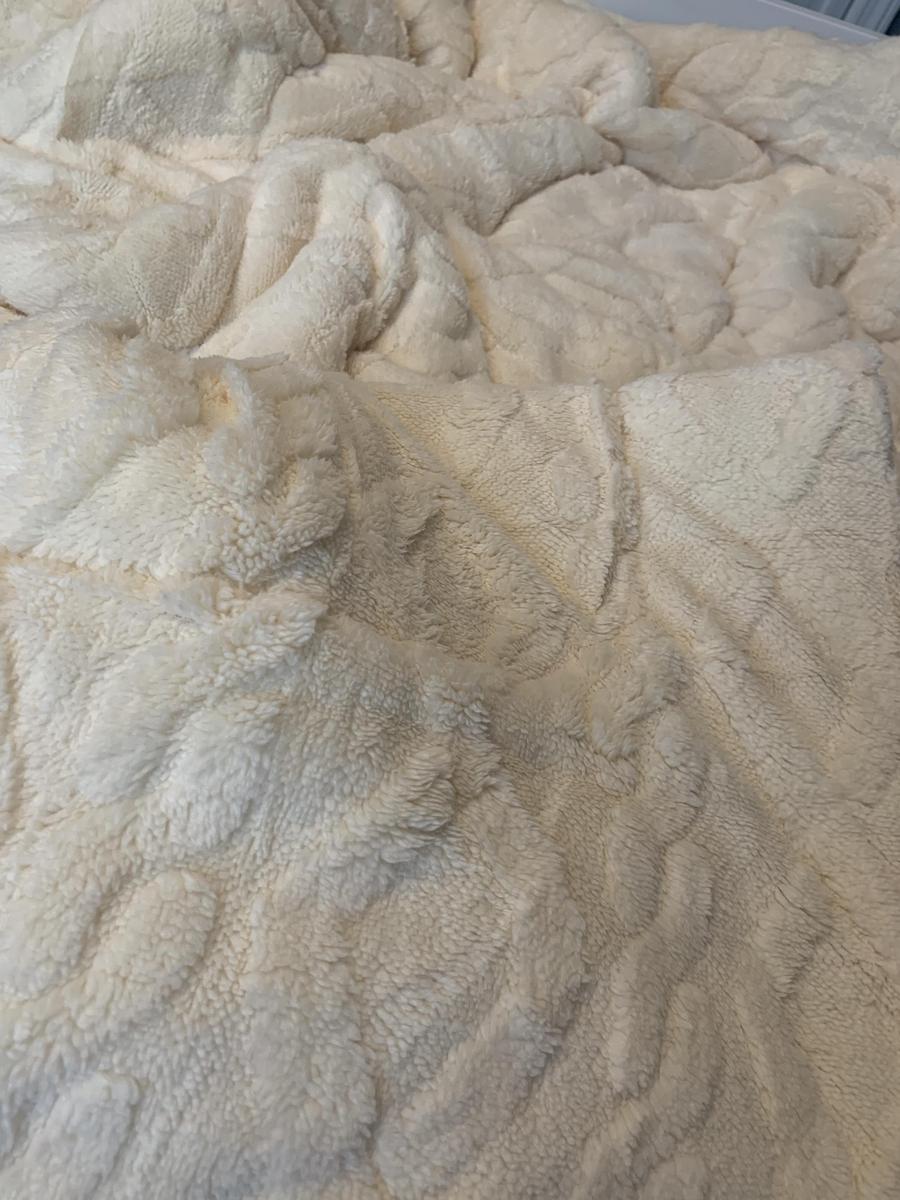 Item: Beige & White, Twin-2pcs: 64"x88"