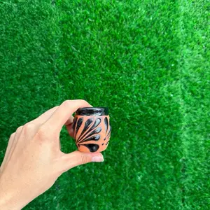 Engove Tequilero Relieve Tarrito Terracota Negro Sets. (Cielito Lindo).