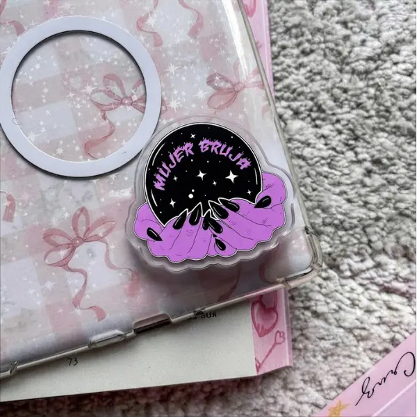 Mujer Bruja Crystal Ball MagSafe Phone Grip, Witchy Fortune Teller Griptok, Magic Purple Hands Phone Stand, Spooky Aesthetic Accessory