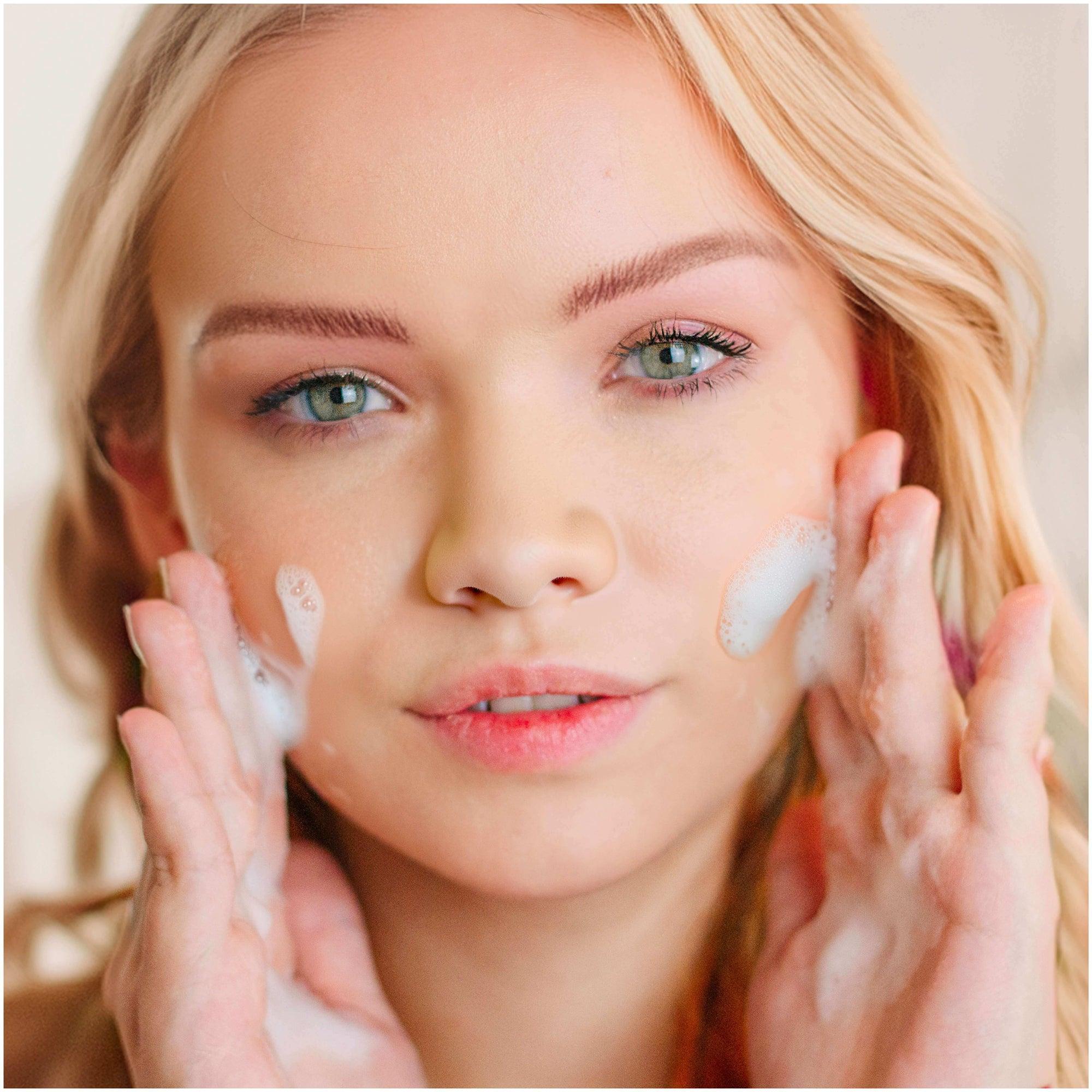 [BEAUTY BY EARTH] Face Wash Cleaning Gel - Super Fruits & Sea Kelp for Facial Cleansing Radiant Skin Nourishing Comfort Skincare Made in USA Daily Cleanser