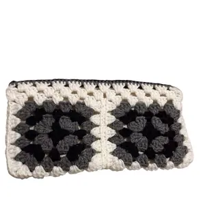 Crochet granny square pouch with zippe