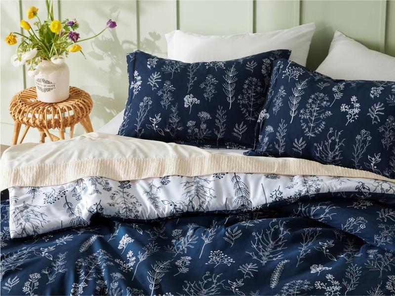 Bedsure 3 Pieces Cute Floral Bedding Comforter Set -Soft  Bed Set, 1 Soft Reversible Botanical Flowers Comforter and 2 Pillow Shams Valentine's Day Gifts