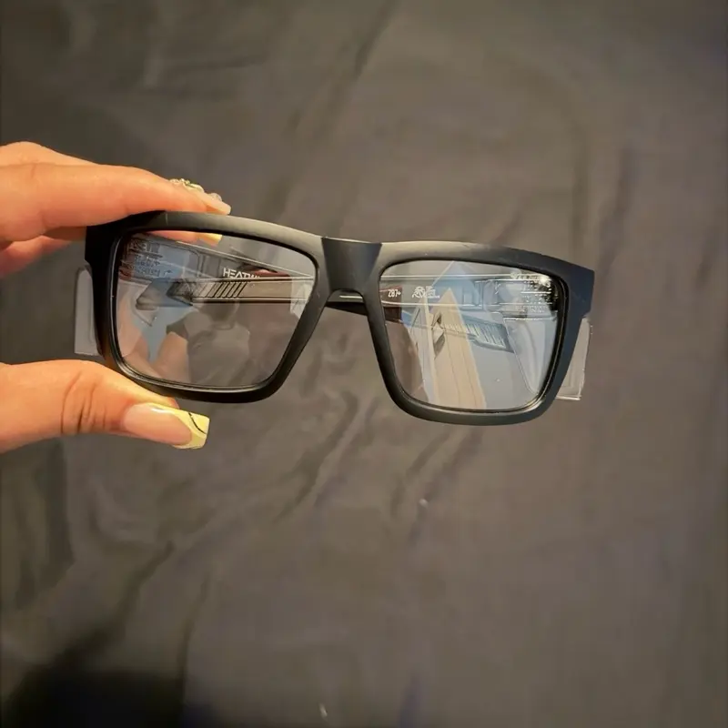 Z87 UV-Protective Photochromic Safety Glasses, Sun-Responsive Color-Changing Lenses for Outdoor Use