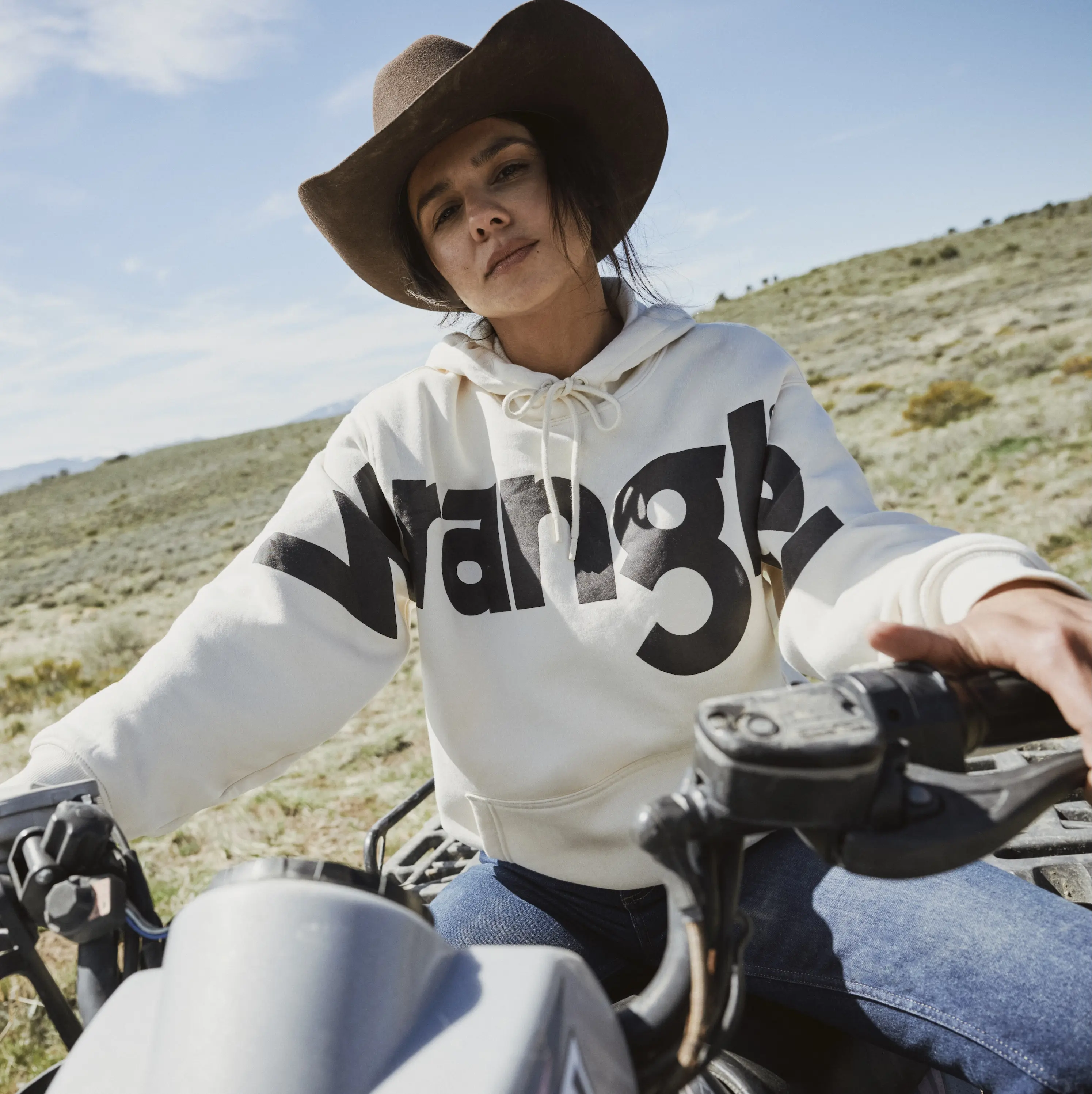 Women's Wrangler Bold Logo Hoodie - White
