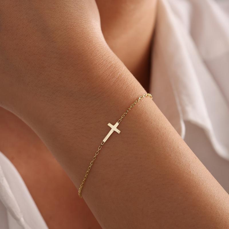VENOCO Gold cross bracelet for women,Dainty Lightweight Chain Bracelet  Minimalist Handmade Jewelry Gift