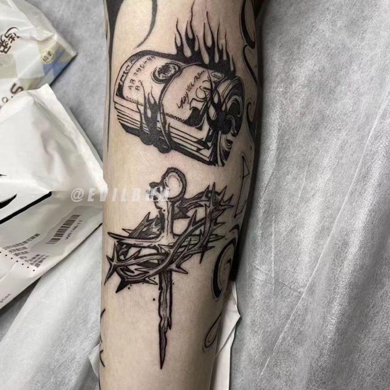 4 pieces USD thorn cross temporary tattoo stickers, can be applied to arms and thighs, lasts 7-15 days, waterproof, and not easy to fall off