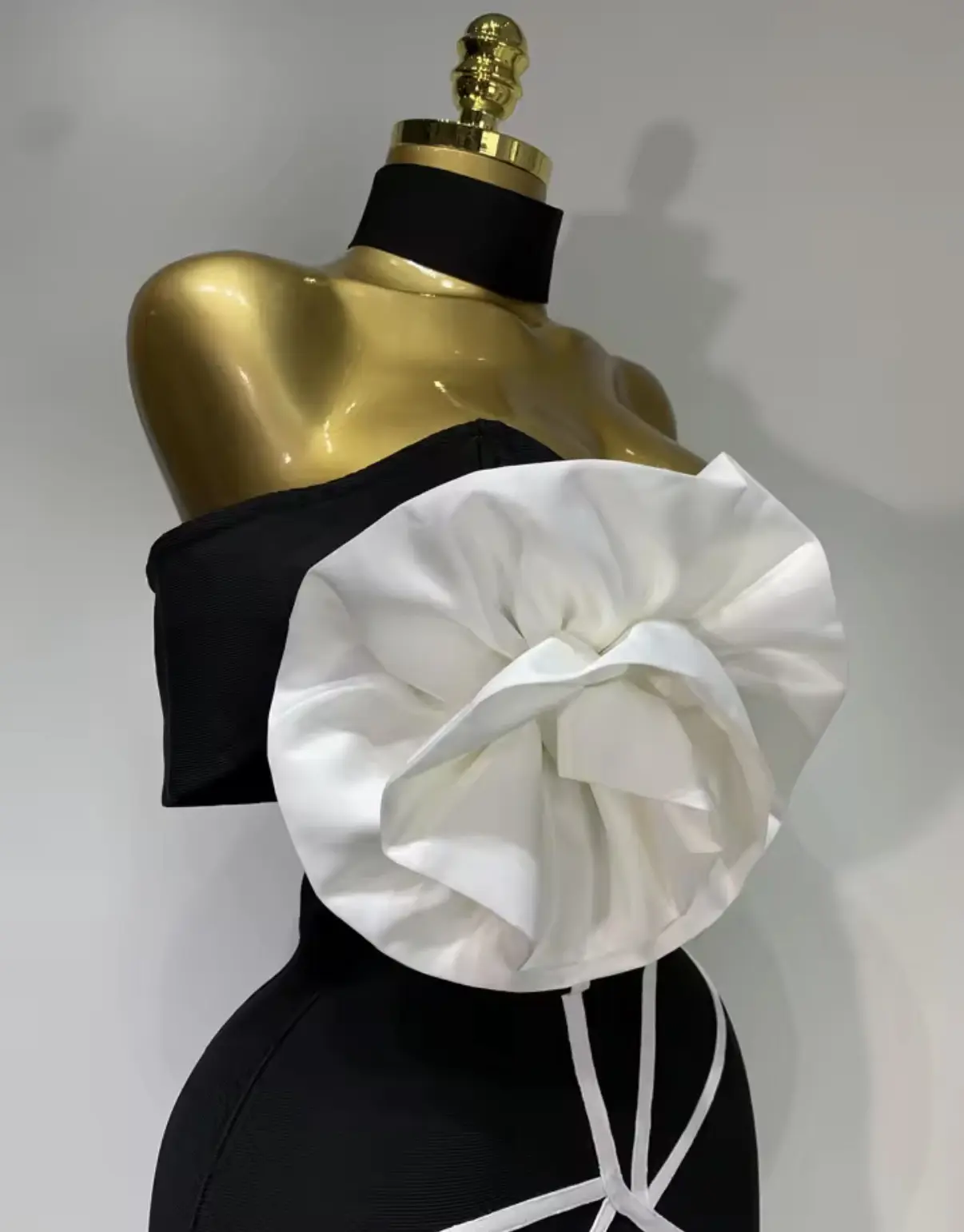 Luxury Celebrity Evening Club Elegant Party Gowns Women New Sexy Off Shoulder White 3D Flower Black Mini Bodycon Bandage Dress