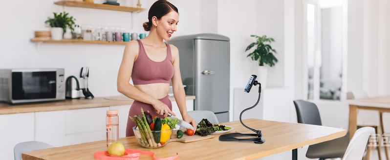 Wintory POV Neck Phone Holder, 16" Flexible Gooseneck with Magnetic Lock, Hands-Free Stand for Bed, Desk and Travel, Fits 4–7" Phones, Perfect Holiday Gift for Live Streaming and Vlogging