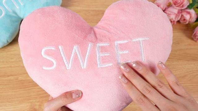 Valentines Heart Pillows Gift 5 Pcs Plush Heart Shape Pillow with LOVE Letter Soft Throw Pillow for Sofa Couch Bed Office Car Dorm Room Home Decor Romantic Decor Cushion Birthday Party Anniversaries Dates Valentine‘s Day Gift for Couple Teens Student