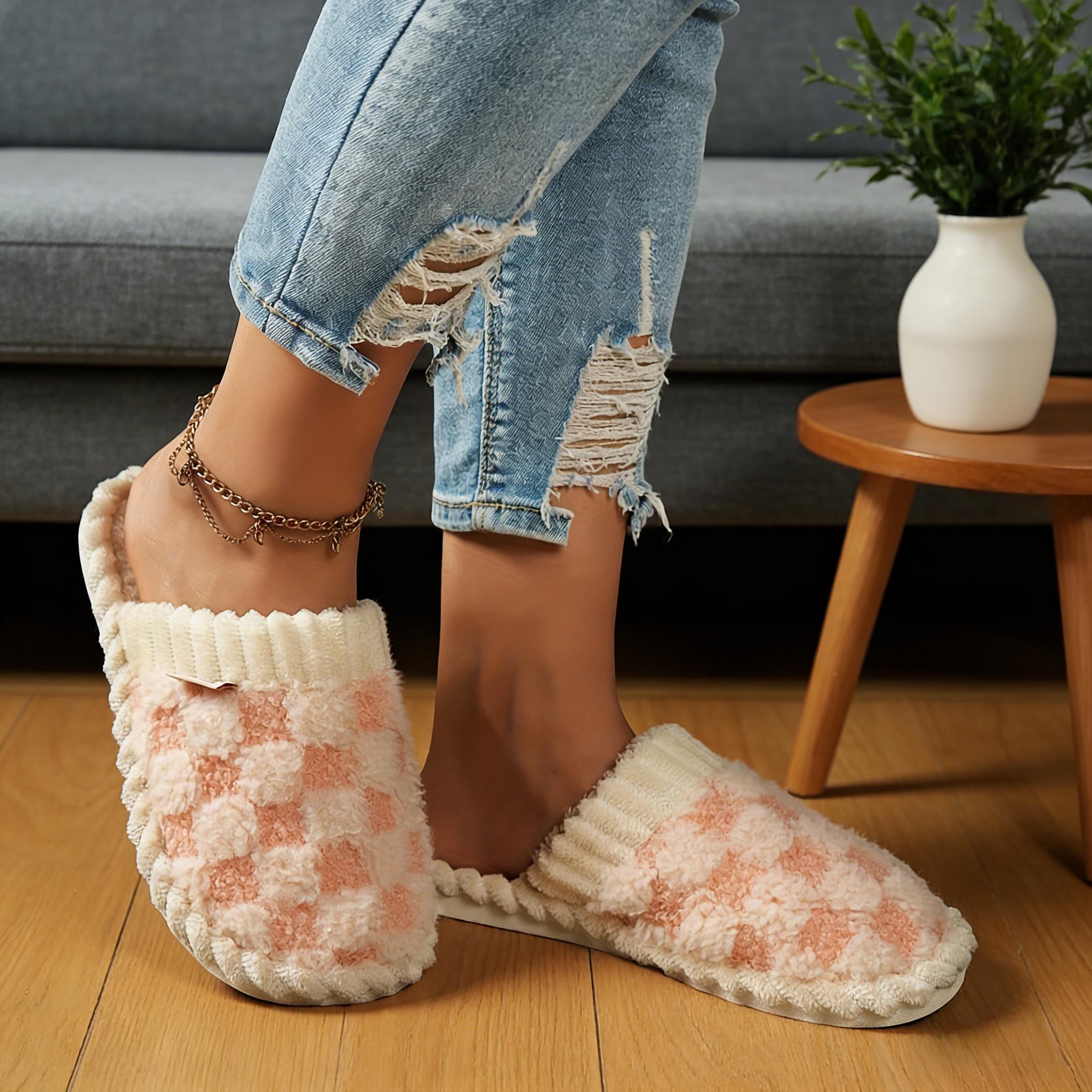 Checkered Plush Slippers for Men & Women – Warm Fuzzy Memory Foam Indoor/Outdoor House Shoes, Non-Slip Cozy Winter Bedroom Slippers