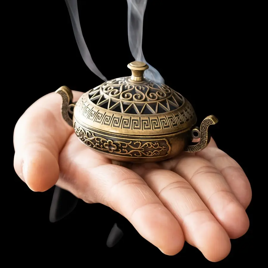 Antique Style Incense Burner with Intricate Carvings, Hollow Three-Legged Home Indoor Decor, Desktop Ornament for Living Room, Fragrance, Aroma, Bakhoor Incense Burners, Incense Holder