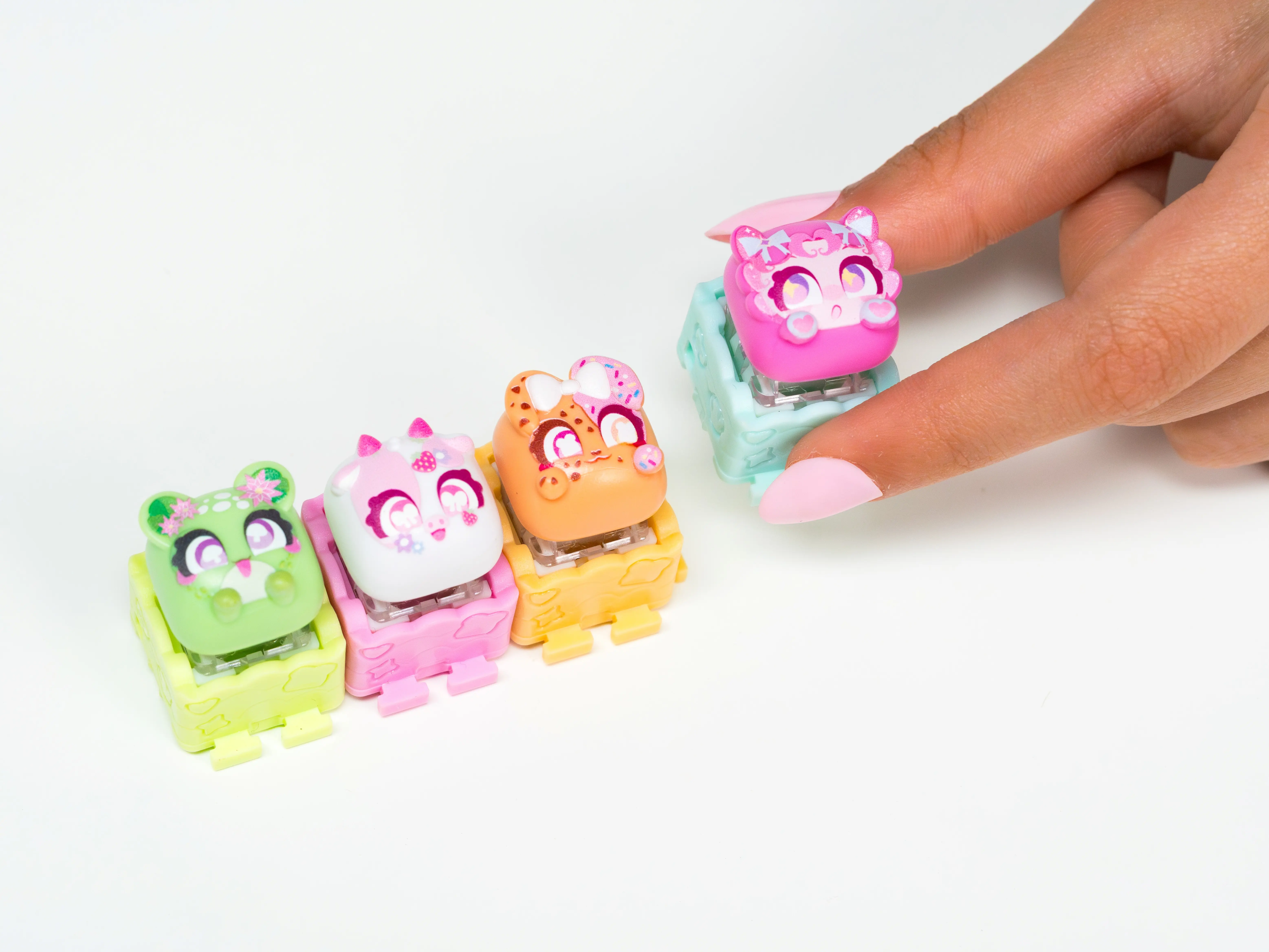 Clickeez |  Collectible Character Keyboard Keys Click and Clack | Create Your Own Keychain | Ages 6+
