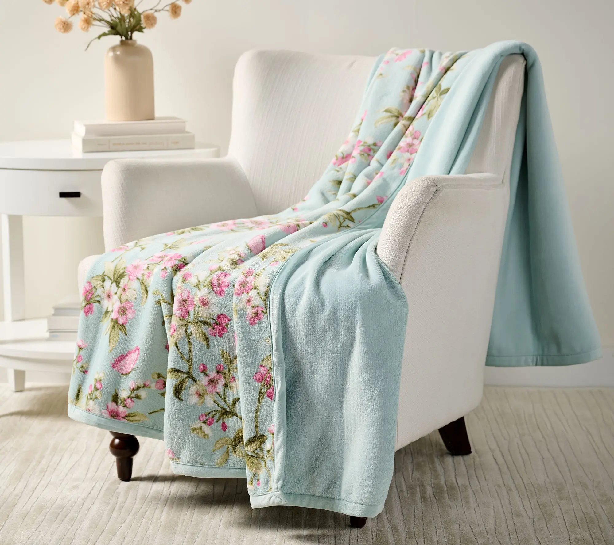 HOME REFLECTIONS SPRING PLUSH 60 X 80 THROW HOME REFLECTIONS SPRING PLUSH 60 X 80 THROW