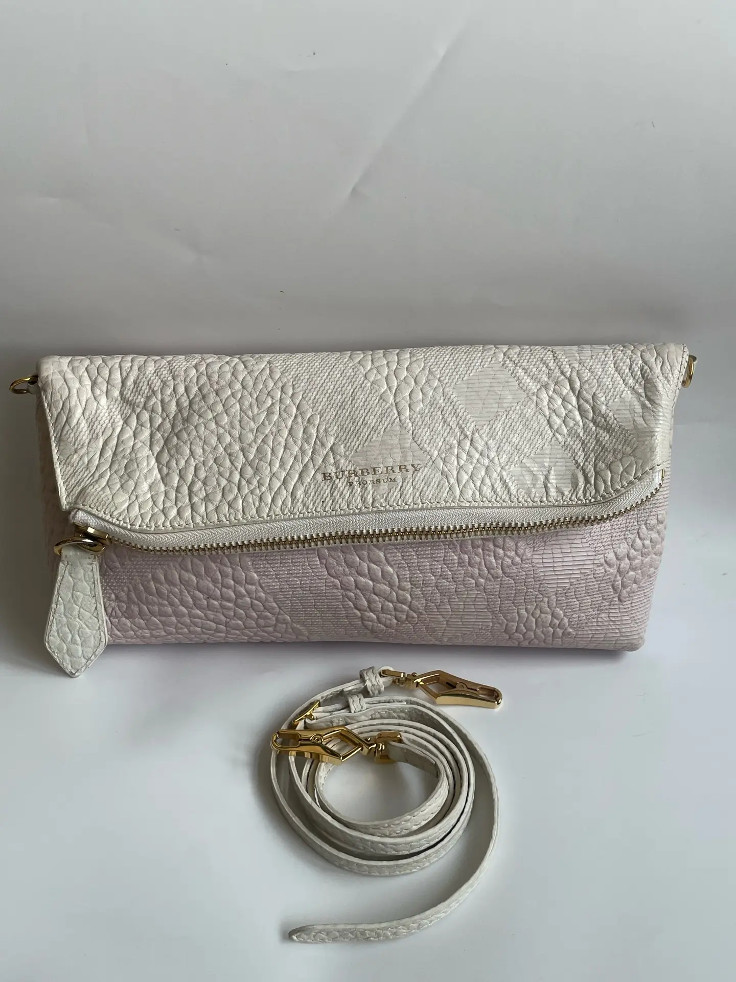 Pre-owned BURBERRY Bag in Light Purple, 98% Like New Condition.