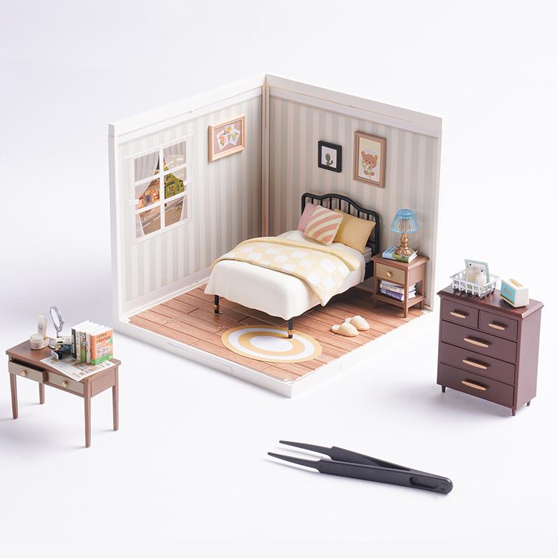 Rolife Sweet Dream Bedroom DIY Plastic Miniature House DW009