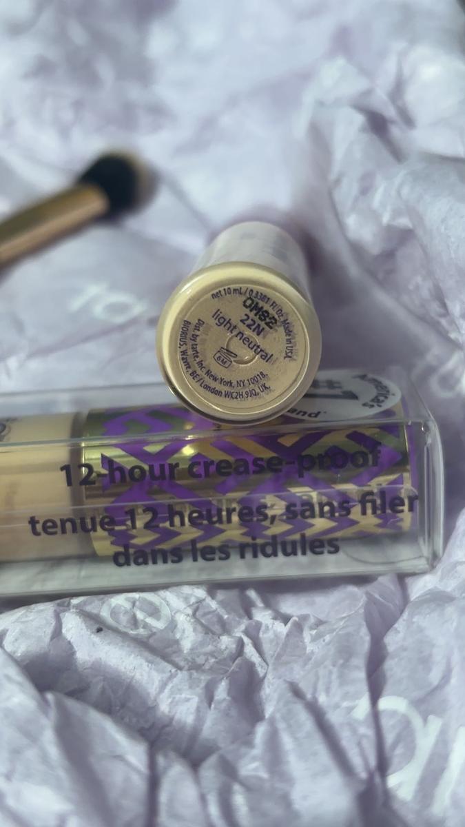 Item: 22N light neutral (light skin with a balance of...