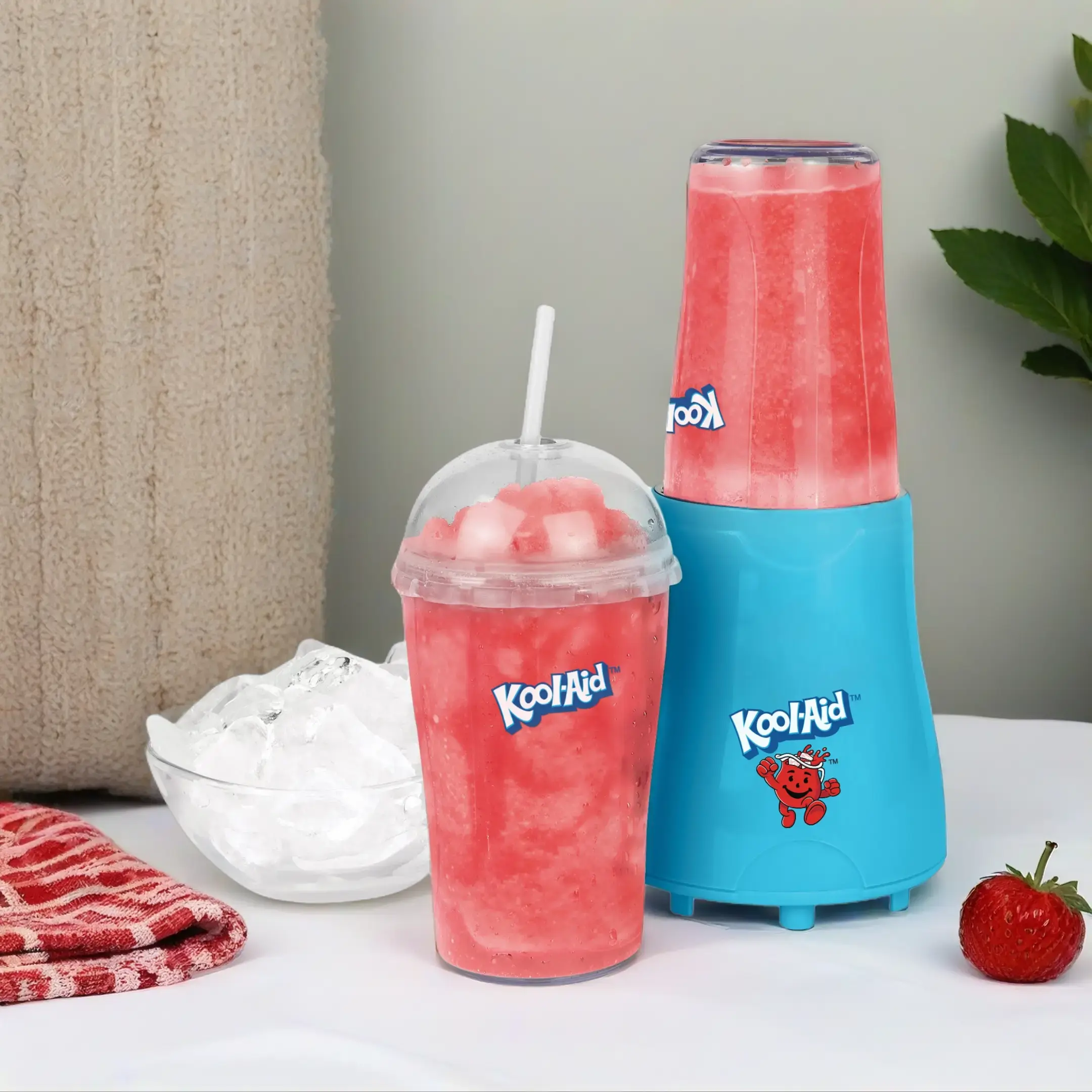 Kool-Aid Slush 'N GO Blender, Personal Smoothie Blender, Instant Smoothie Maker, Drink Maker with Reusable Straw, Kitchenware Ice Cream Utensil Gadget, Personal Blender